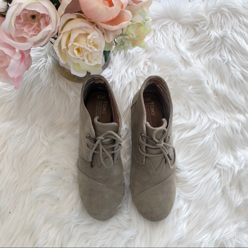 TOMS Desert Wedge in Taupe Suede